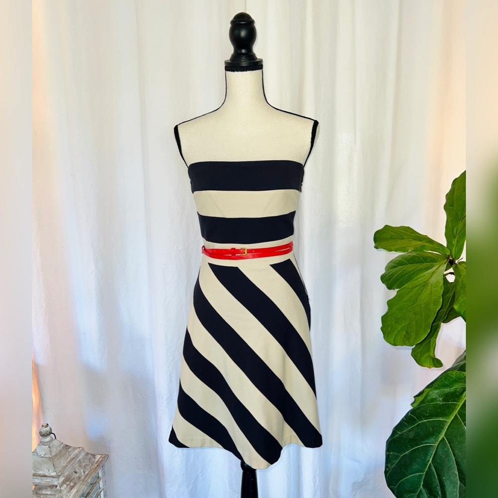 🌾 BCBG‎ Maxazria  Navy/Cream Strapless dress with Red Belt